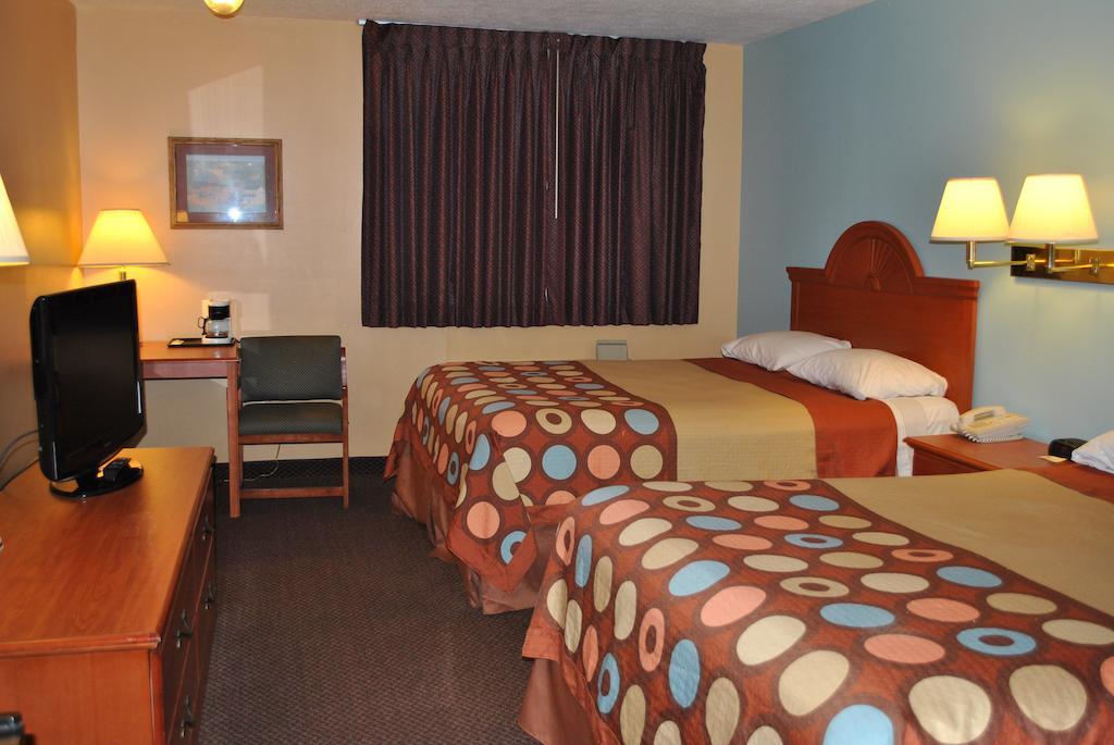 Super 8 By Wyndham Shipshewana Hotel Szoba fotó