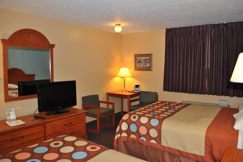 Super 8 By Wyndham Shipshewana Hotel Szoba fotó