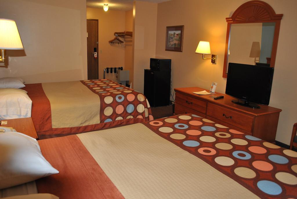 Super 8 By Wyndham Shipshewana Hotel Szoba fotó