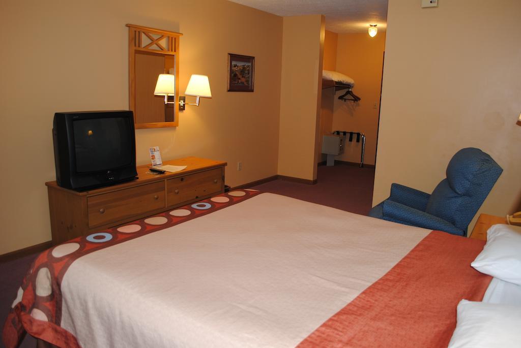 Super 8 By Wyndham Shipshewana Hotel Szoba fotó