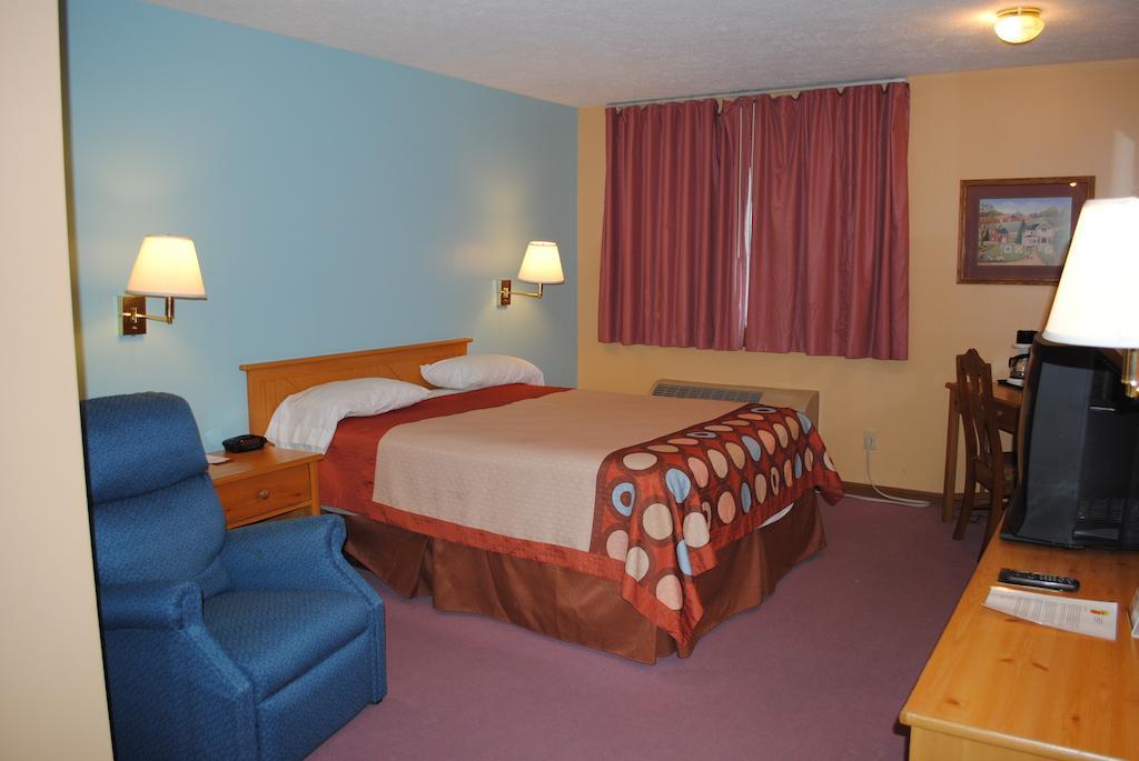 Super 8 By Wyndham Shipshewana Hotel Szoba fotó